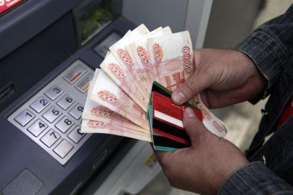 В Буденновске таксист похитил с карты клиента 90 тысяч рублей